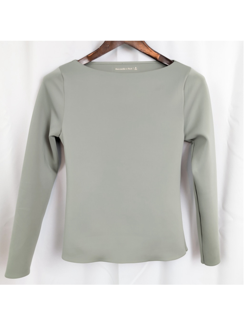 Abercrombie & Fitch Long sleeve boat neck athletic top Medium